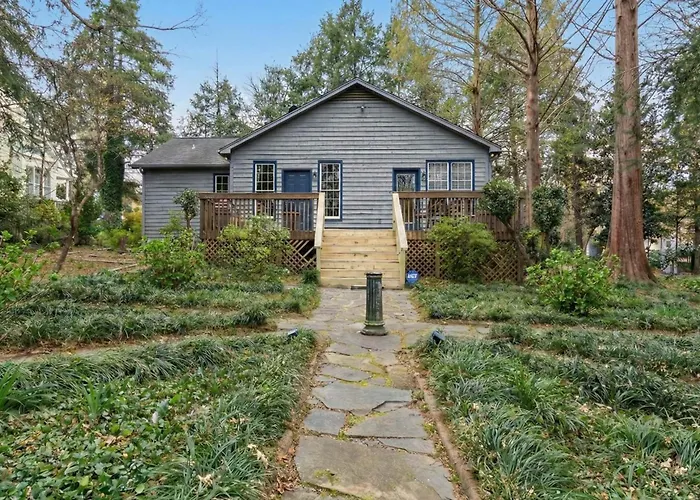 Holiday home Cozy With Bbq Near Arts & Dining Hotspots