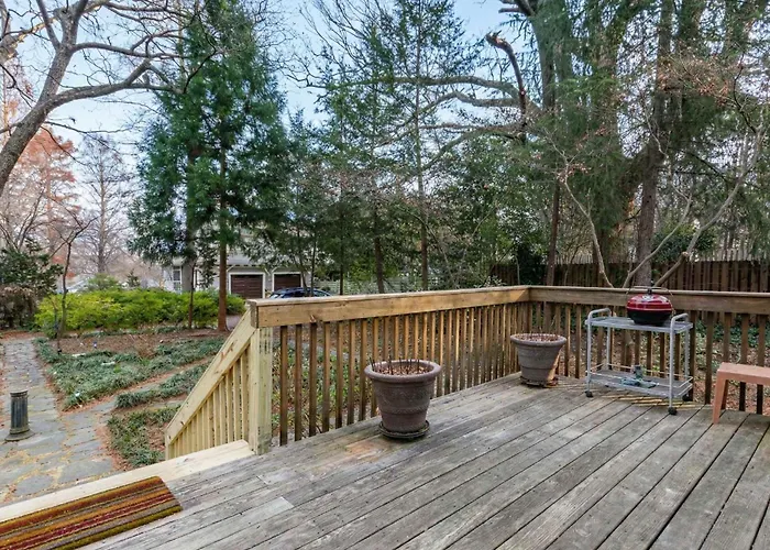 Cozy With Bbq Near Arts & Dining Hotspots Holiday home *