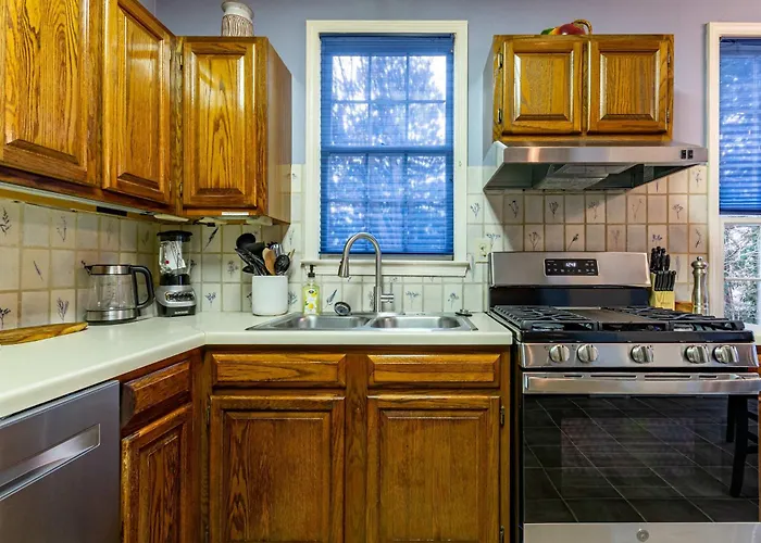 Holiday home Cozy With Bbq Near Arts & Dining Hotspots