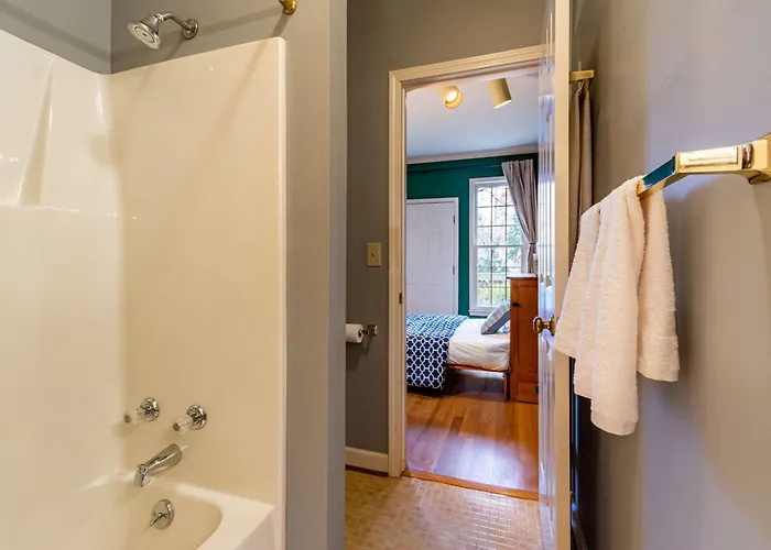 Holiday home Cozy With Bbq Near Arts & Dining Hotspots Winston-Salem